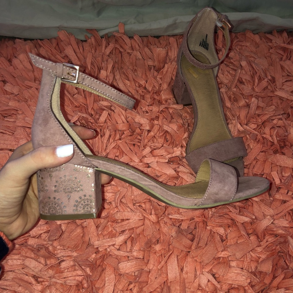Size 7 women’s heels!